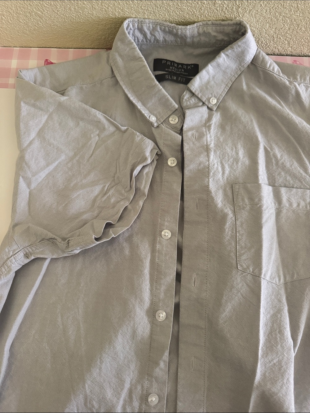 Men’s Slim Fit Button Down Size Medium